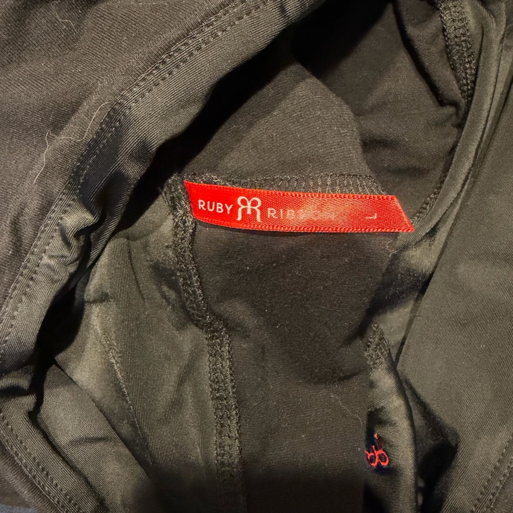 Ruby Ribbon Classic Black Apparel